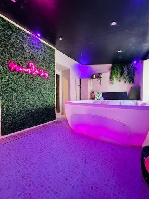 13 Nuances De Grey Jacuzzi Villa Marsilya Dış mekan fotoğraf
