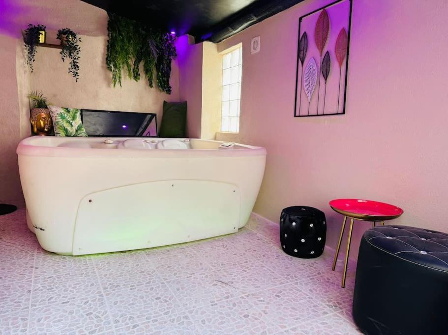13 Nuances De Grey Jacuzzi Villa Marsilya Dış mekan fotoğraf